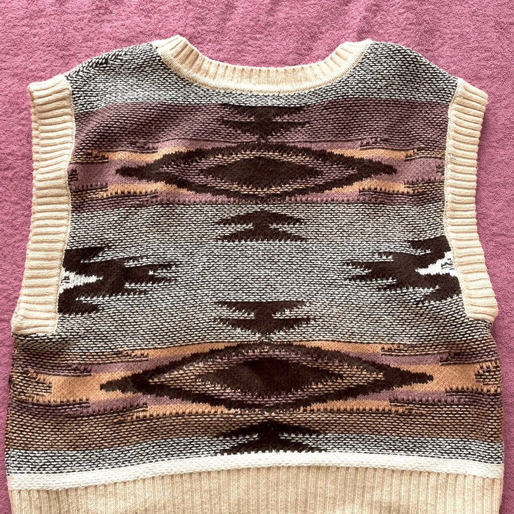 Aztec sweater vest, for the summer or winter! ☀️